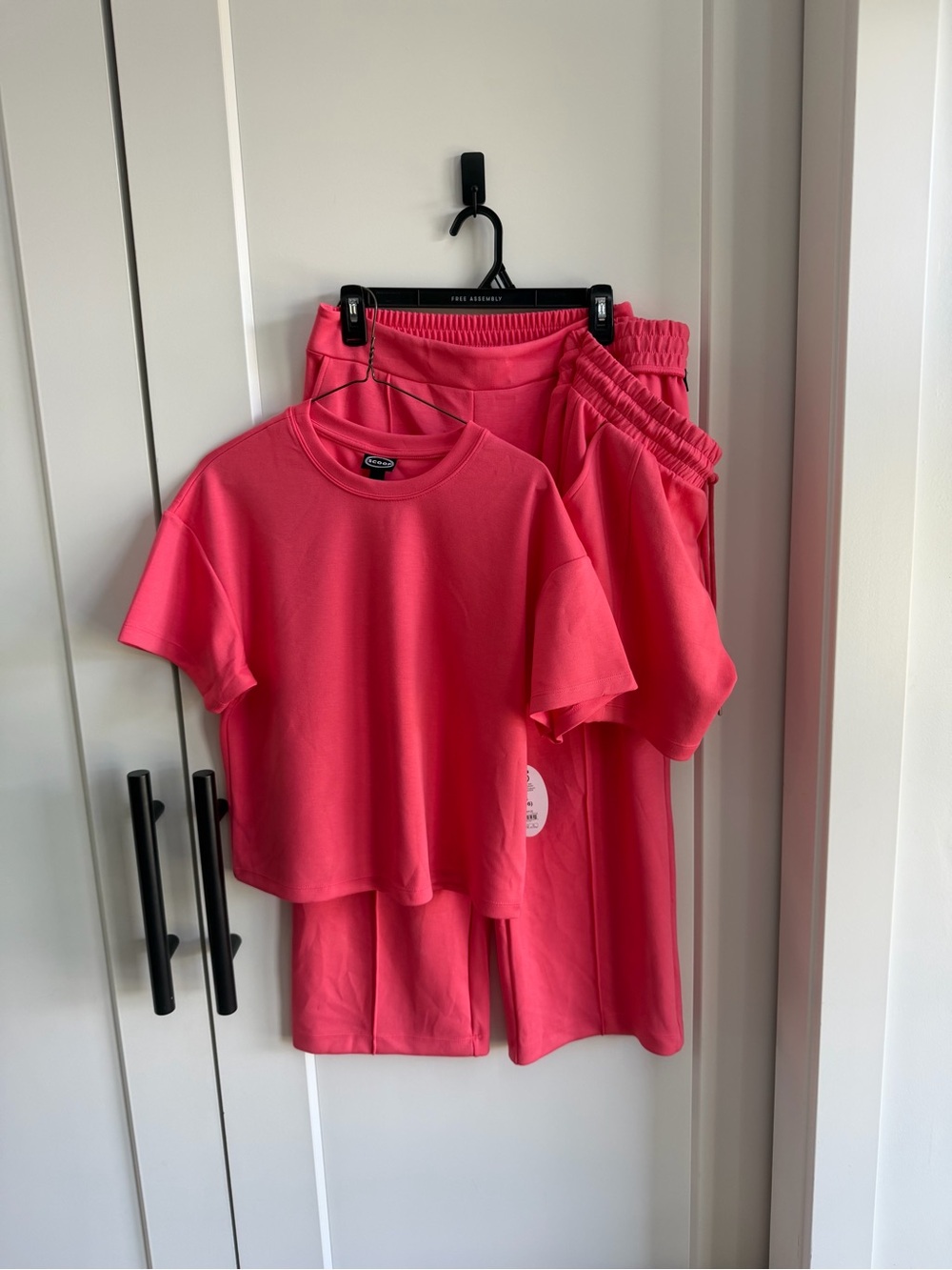 🌺 Sz Sm *SET* 3 piece Hot pink women's short sleeve t-shirt, shorts, and pants